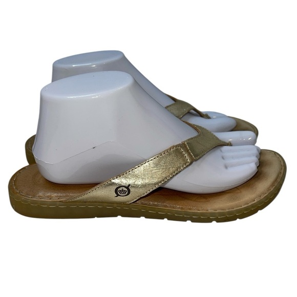 Born Women's Sandals Size 11M Gold Leather Upper Slip On Thong Flats Cushioned - Picture 1 of 8
